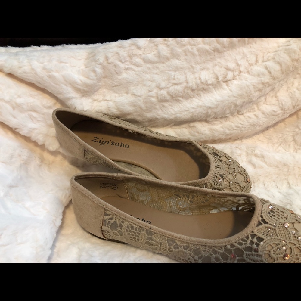 Zigi Soho Hypnotize- Ivory Slip-on Size 7.5